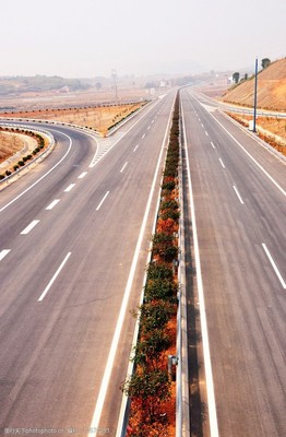 高速公路 现代交通的基石